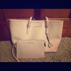 Gorgeous Michael Kors tote & wristlet